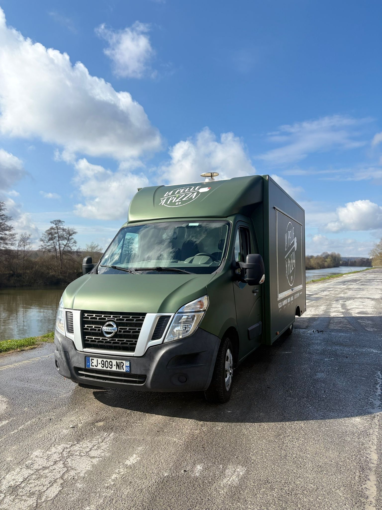 Camion food truck four à bois