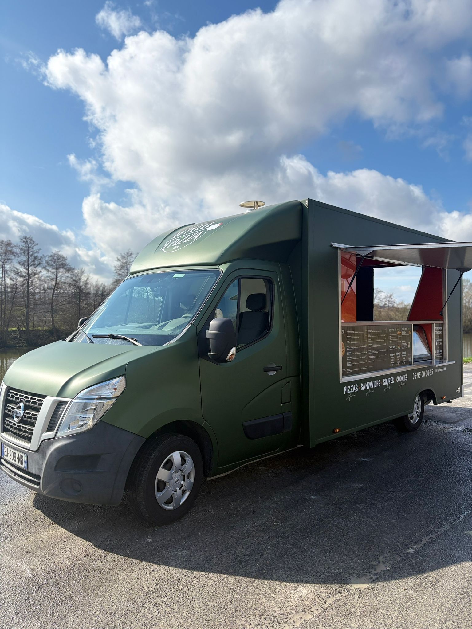 Camion food truck four à bois