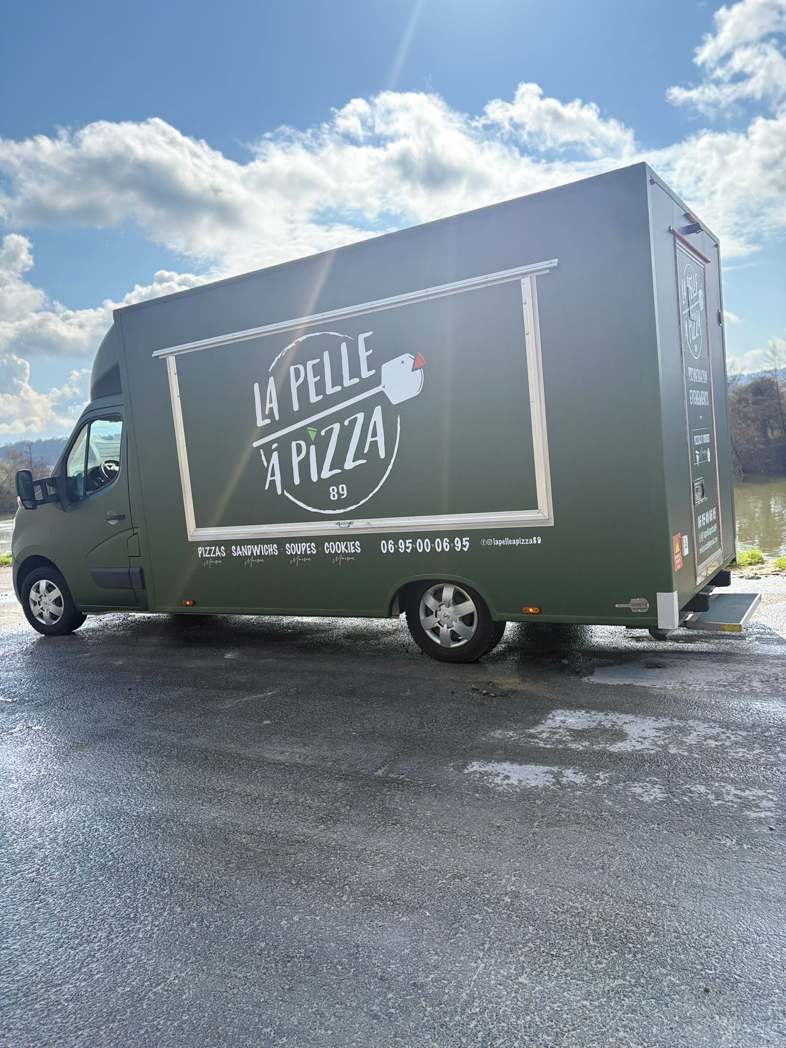 Camion food truck four à bois